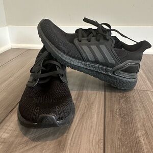 Black/Black Womens Ultraboosts